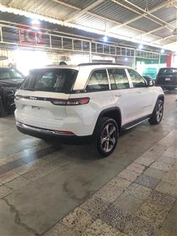 جیپ گراند شیرۆکی